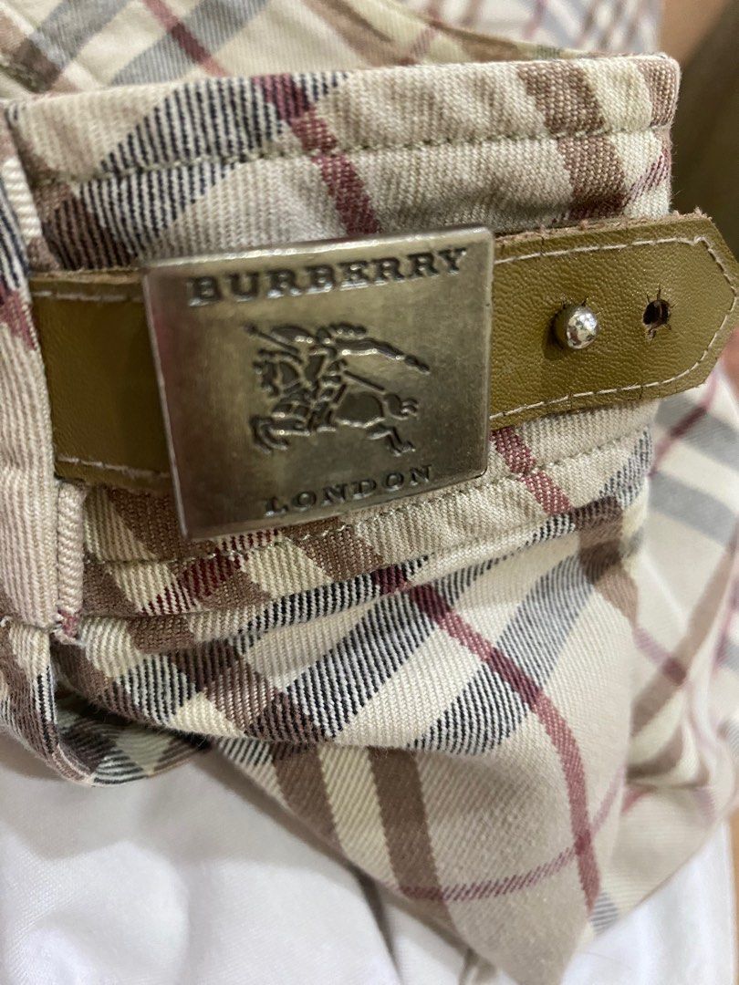 Authentic Burberry Skirt Nova Plaid (Category: Skirts) located in Manila. Submitted by ashantilaneeeee (Listing ID 1228030386, Image 3). Description: Authentic Burberry Nova Plaid Skirt Made in Hongkong Waist: 27 - 28 inches (m) Length: 19.5 inches.