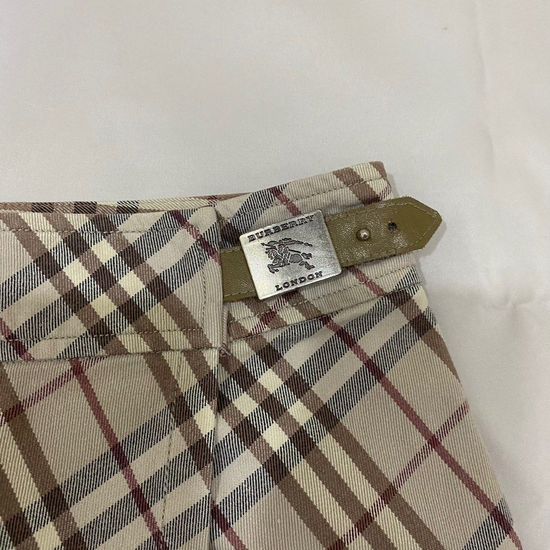Authentic Burberry Skirt Nova Plaid (Category: Skirts) located in Manila. Submitted by ashantilaneeeee (Listing ID 1228030386, Image 2). Description: Authentic Burberry Nova Plaid Skirt Made in Hongkong Waist: 27 - 28 inches (m) Length: 19.5 inches.