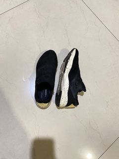 (AUTHENTIC) REEBOK ORTHOLITE SLIP ON BLACK SUEDE GOLD METAL