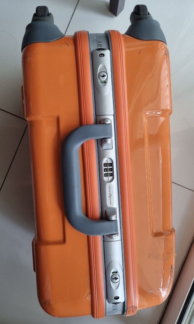 carry on / hang carry luggage, Hobbies & Toys, Travel, Luggage on Carousell