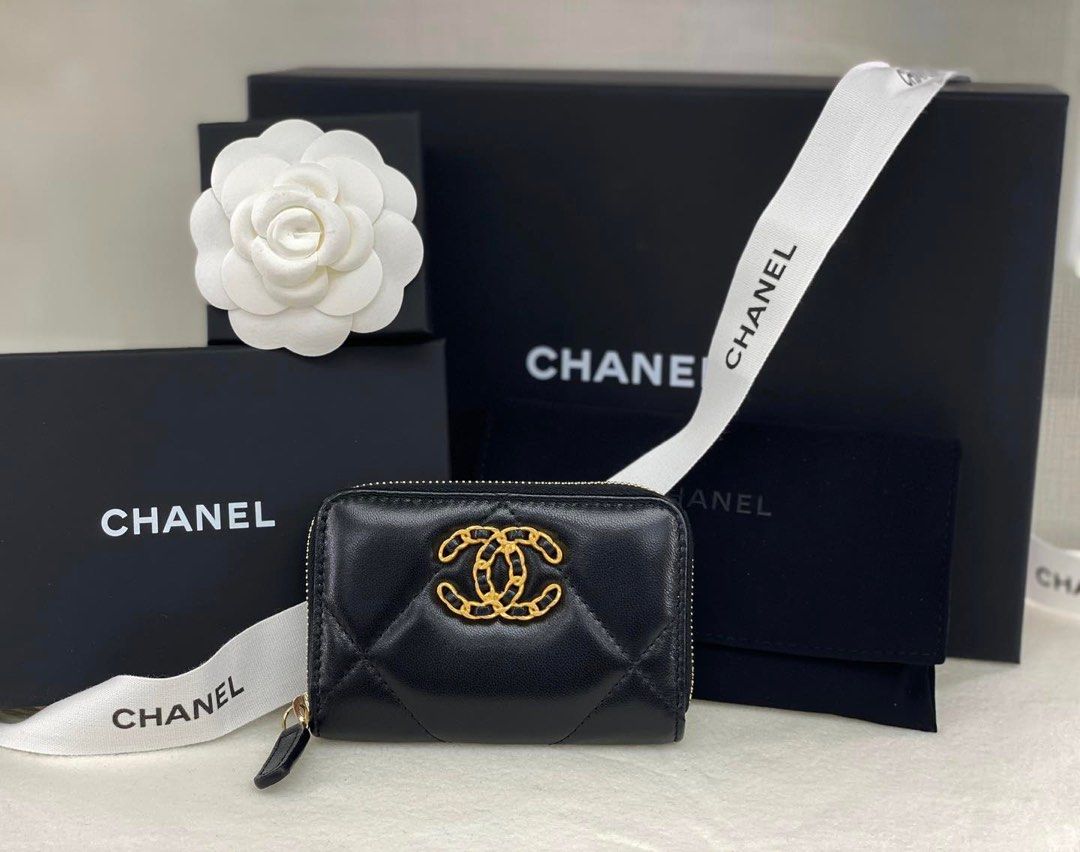 Shop CHANEL CHANEL 19 Zipped Coin Purse (AP2701 B07327 NH622) by たろう225