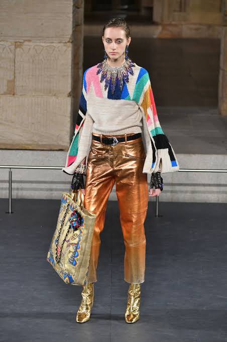 Chanel Runway Métiers D´Art» 18/19 Multicolor Sweater, Luxury, Apparel on  Carousell