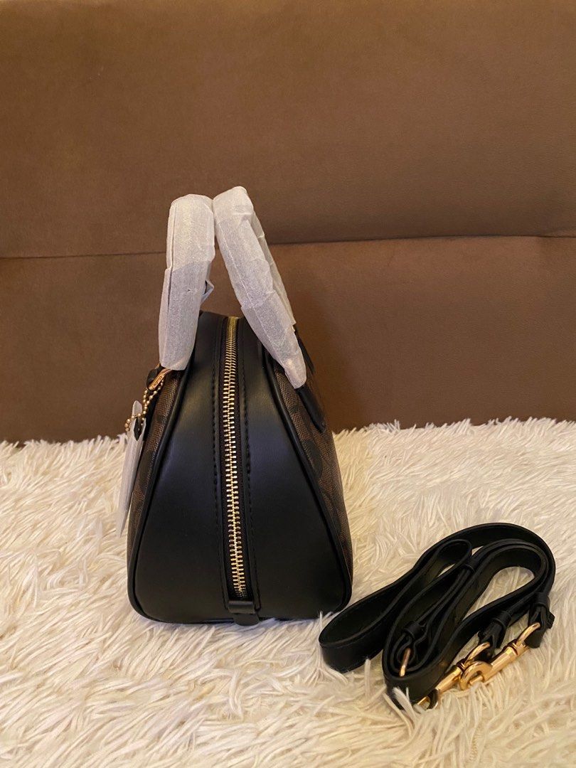 COACH Sydney satchel 👜 (Category: Luxury Bags & Wallets) located in Las Pinas. Submitted by yhn_boutique (Listing ID 1227903509, Image 3). Description: Actual pic posted 📌Cash on delivery via lalamove/grab 📌J&T pay today ship today 📌complete inclusions pls: visit my page & carousell acct for peace of mind TY! 🛍️ DISCLAIMER: not affiliated or endorsed with any of the brands featured on this page. All copyrights and trademarks belong to the or