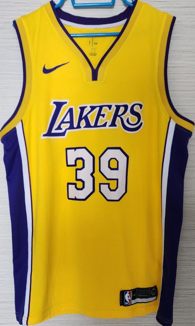 Dwight howard clearance lakers jersey number