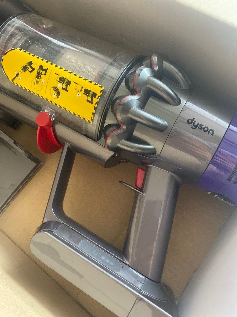 Dyson V8 slim fluffy (motor not functioning), TV & Home Appliances