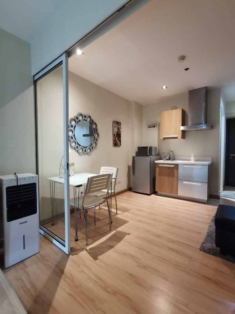 Fully furnished 1 bedroom for rent and parking in Makati The