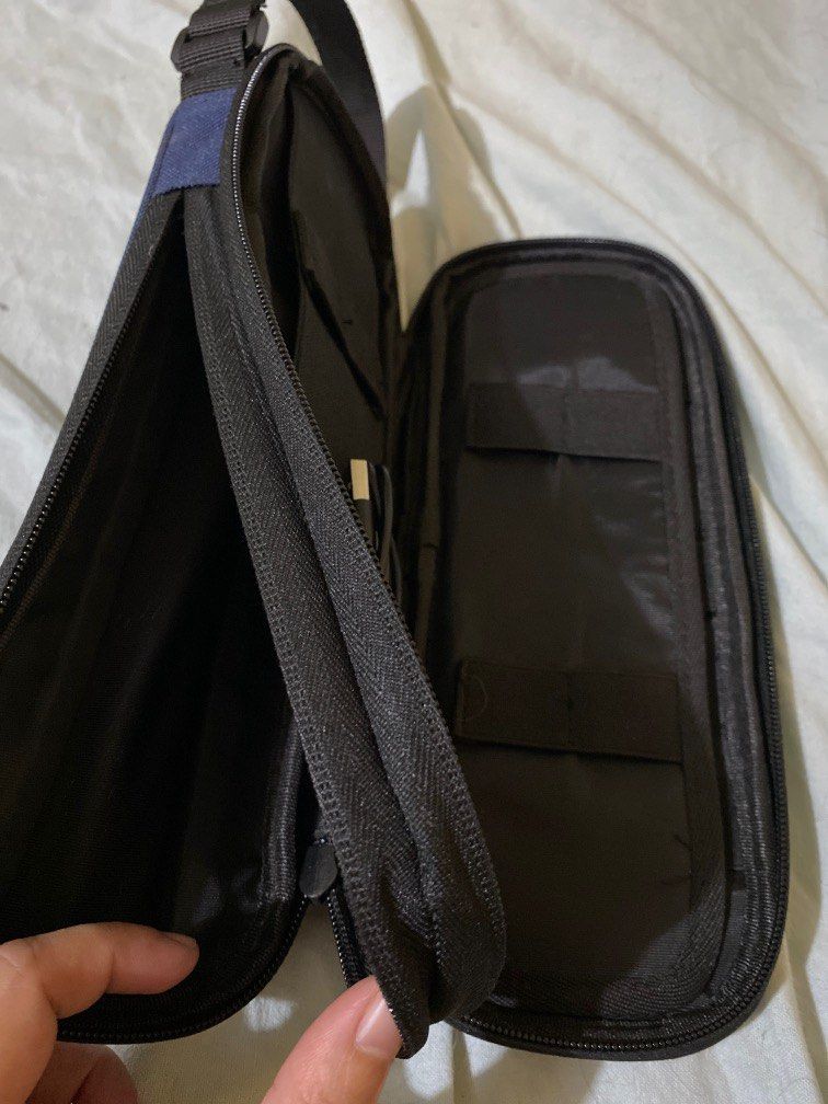 Gear Guard tech pouch (Category: Belt bags, Clutches and Pouches) located in Hinigaran. Submitted by spebbit (Listing ID 1228050365, Image 3). Description: Gear guard tech pouch for sale. Can fit a lot from chargers, Anker 20000mah powerbank, to a lot of cables. It has a lot of compartments. No issues. Zippers are smooth. .