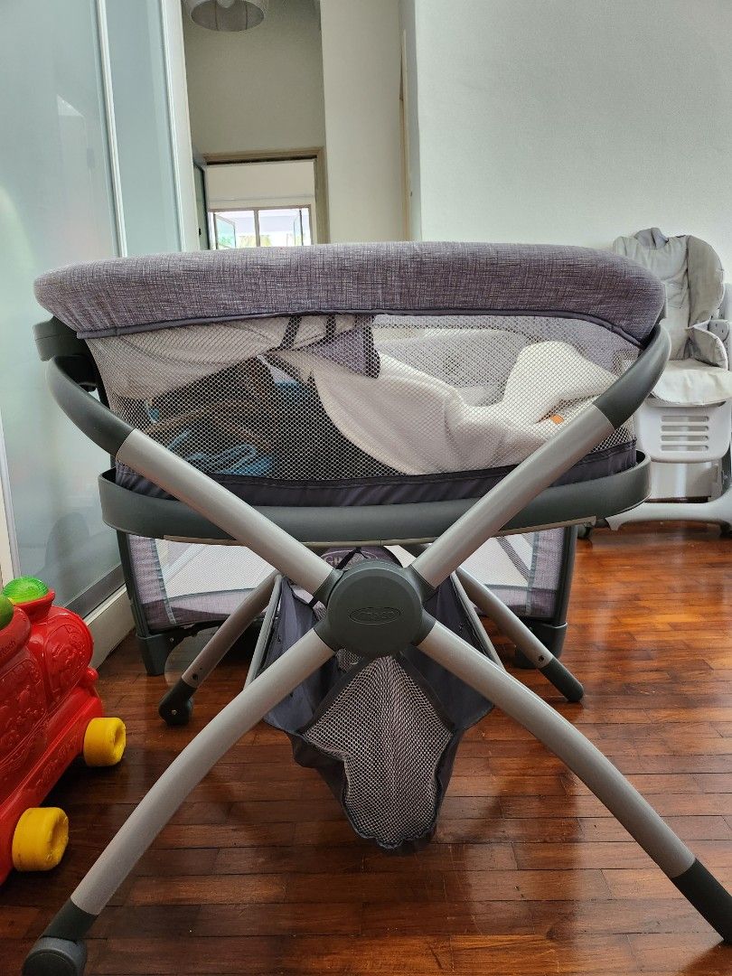 Graco pack n play travel cot and Babies & Kids, Baby Nursery & Kids Furniture, Cots