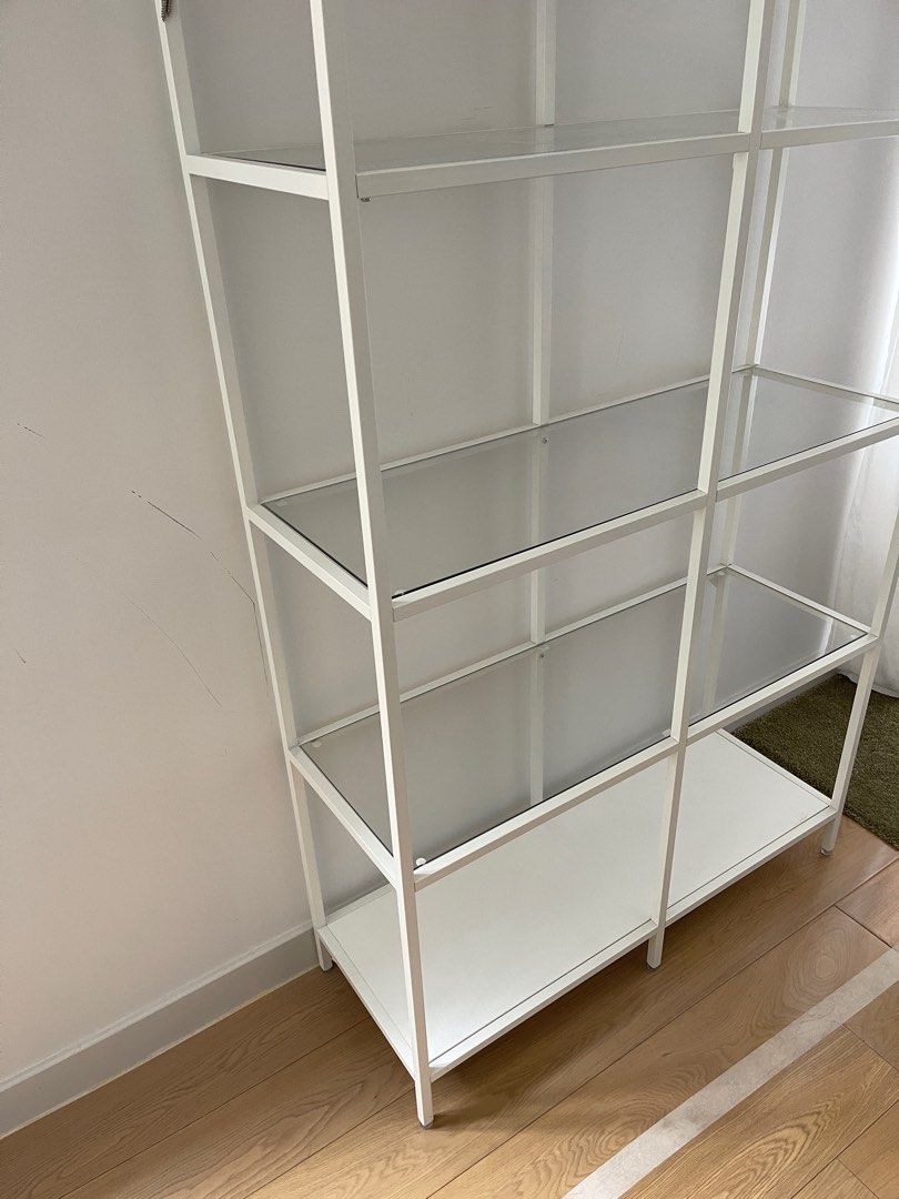 IKEA glass shelf (VITTSJO), 傢俬＆家居, 傢俬, 書櫃、櫃子及架 Carousell