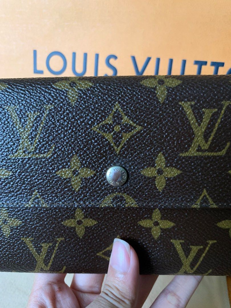 Louis Vuitton Monogram Trifold Wallet LV bag tag, Women's Fashion, Bags
