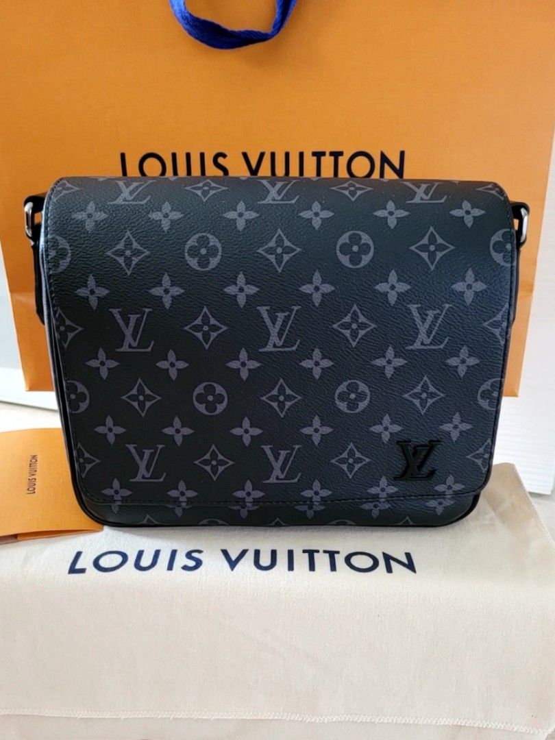 Louis Vuitton District PM M46255, Luxury, Bags & Wallets on Carousell