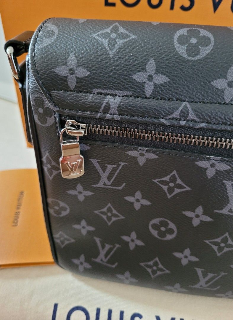 Louis Vuitton DISTRICT 2022-23FW Monogram Leather Crossbody Bag Small  Shoulder Bag Logo (M46255)