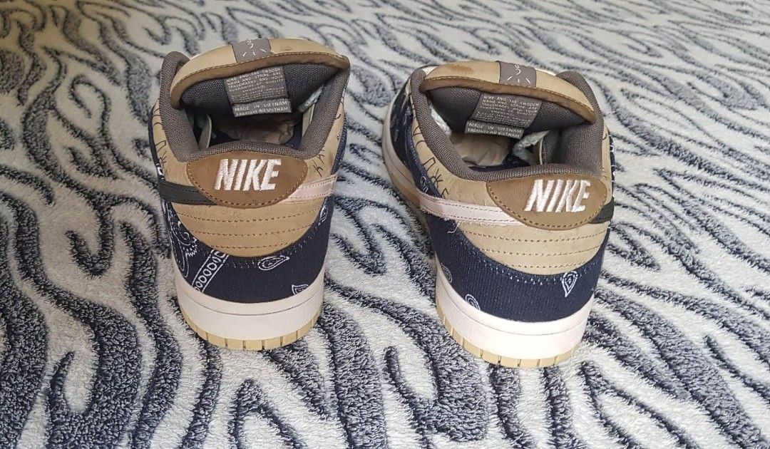 travis scott x nike mens sb dunk low stores