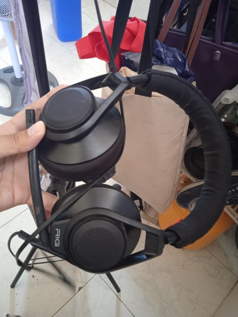 Plantronics RIG headset with mic on Carousell