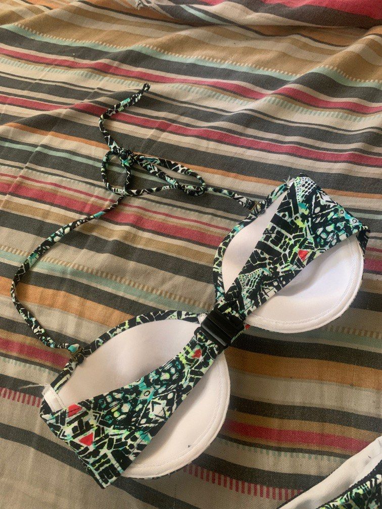 Printed bikini (Category: Bikinis & Swimsuits) located in Las Pinas. Submitted by tyrastyle (Listing ID 1227927741, Image 2). Description: Used once only HQ swimsuit!!! Underwire bikini top S-M .