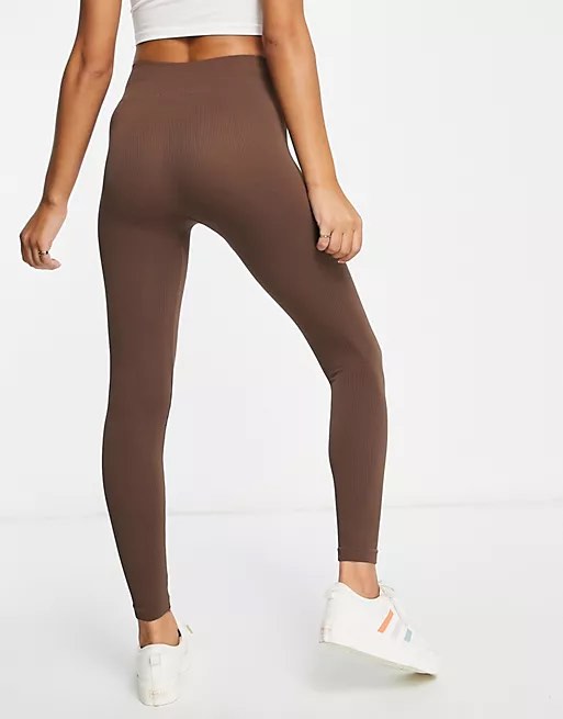 Pull& Bear high waisted seamless Visit leggings in chocolate, Women's  Fashion, Bottoms, Jeans & Leggings on Carousell