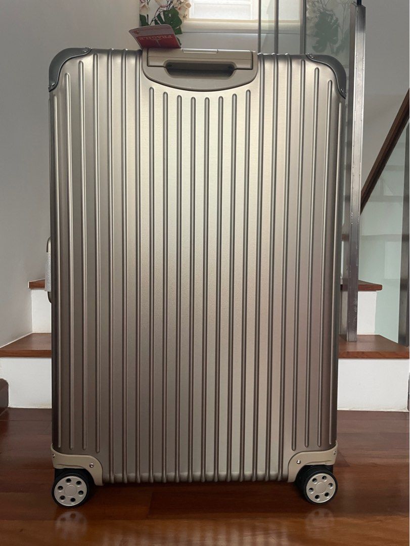 Rimowa Topas Titanium IATA Luggage 32 inch Cabin Multiwheel 98.0 L Light  Bronze : : Clothing, Shoes & Accessories