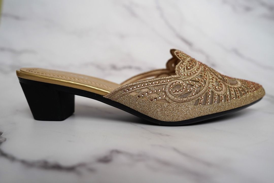Gold slippers womens store