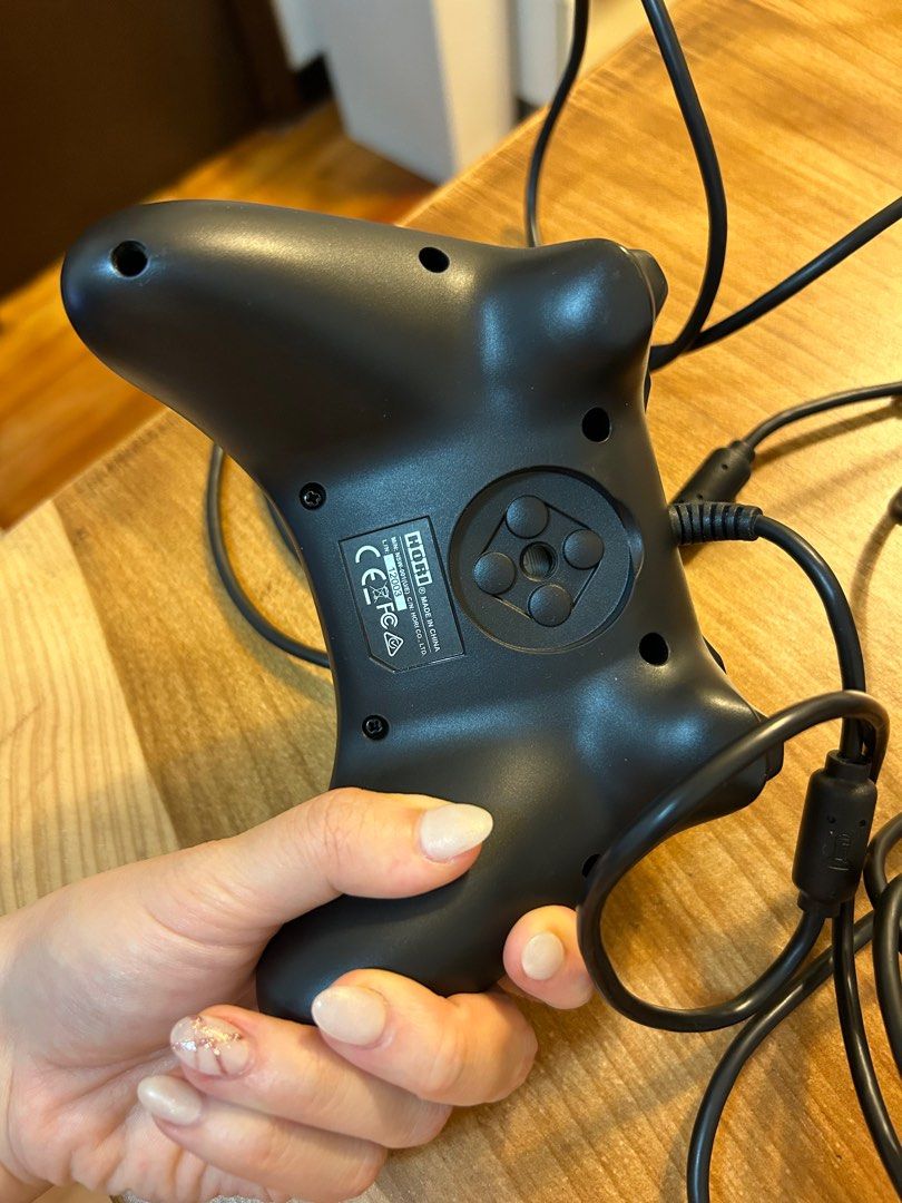 Switch Pro Controller (with wire) （分類：手掣）位於 Hong Kong。 由 ax9988 提交（商品編號 1228015505，圖片 3）。簡介： Like new Nintendo Switch pro controllers, with USB plug。