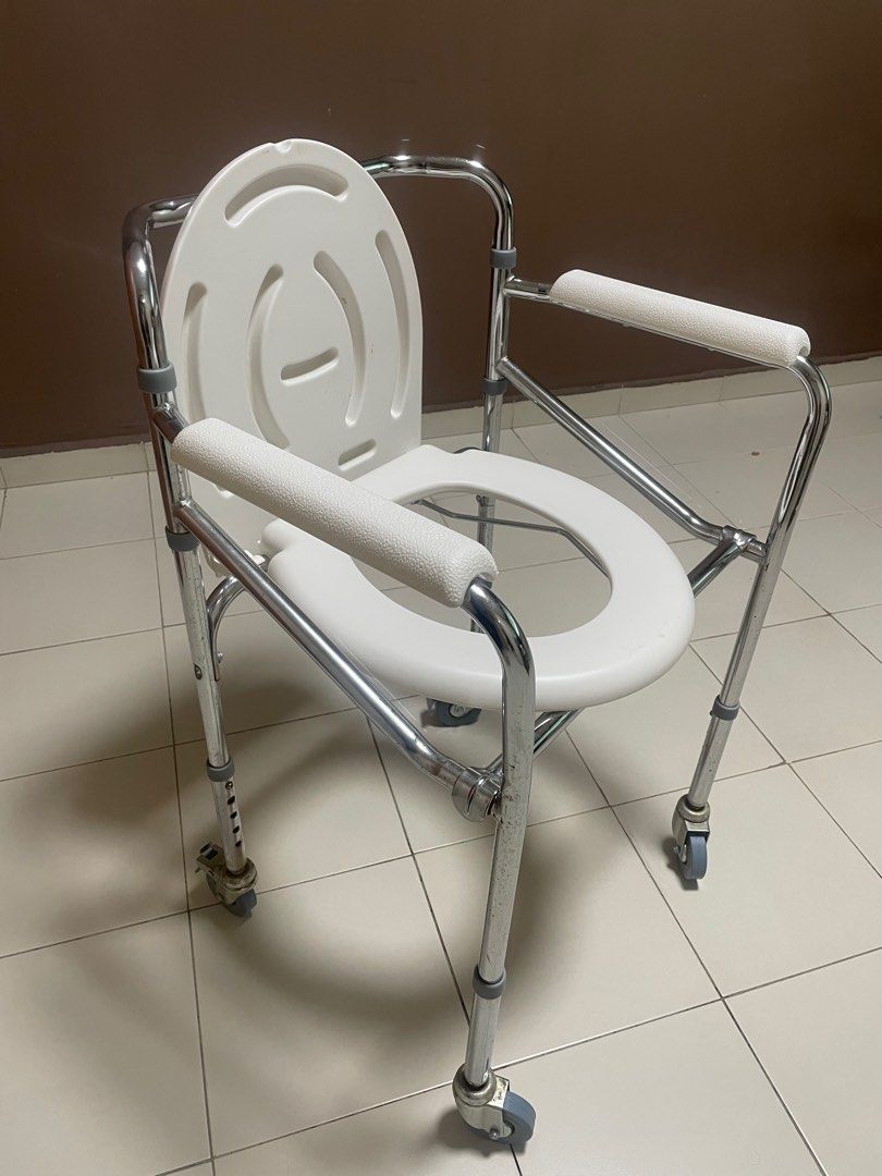Toilet chair for elderly, Health & Nutrition, Assistive & Rehabilatory