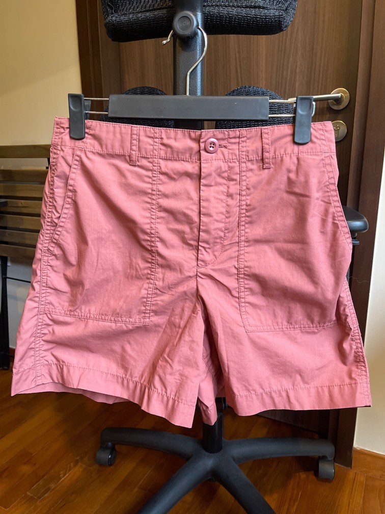 uniqlo pink cargo shorts, Women's Fashion, Bottoms, Shorts on Carousell