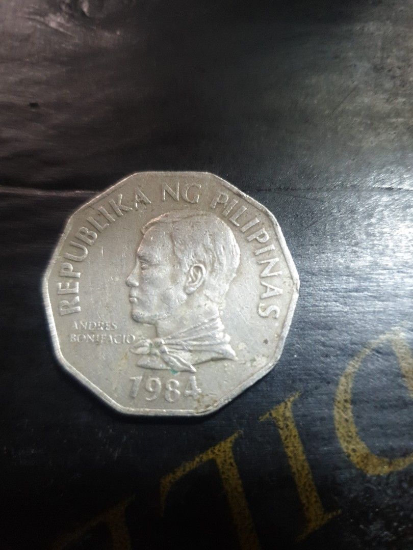 2 piso coin cocos nucifera year 1984 on Carousell