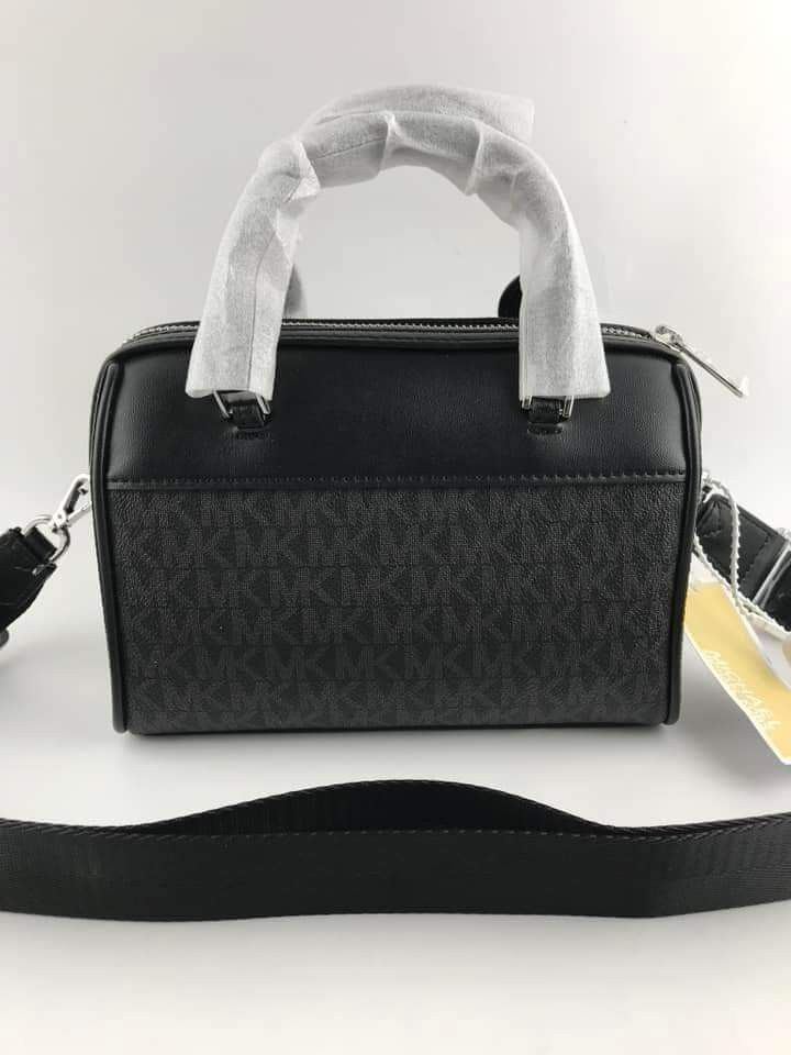 🍀 MK XS Duffle ( Black & White) (Category: Luxury Bags & Wallets) located in Manila. Submitted by shan_kenz (Listing ID 1228223715, Image 3). Description: 🍀 MK XS Duffle ▪️ 7.5 (L) x 6"(H) x 4"(D) 💰 P2,400 ▪️Actual photo ▪️Plus SF.