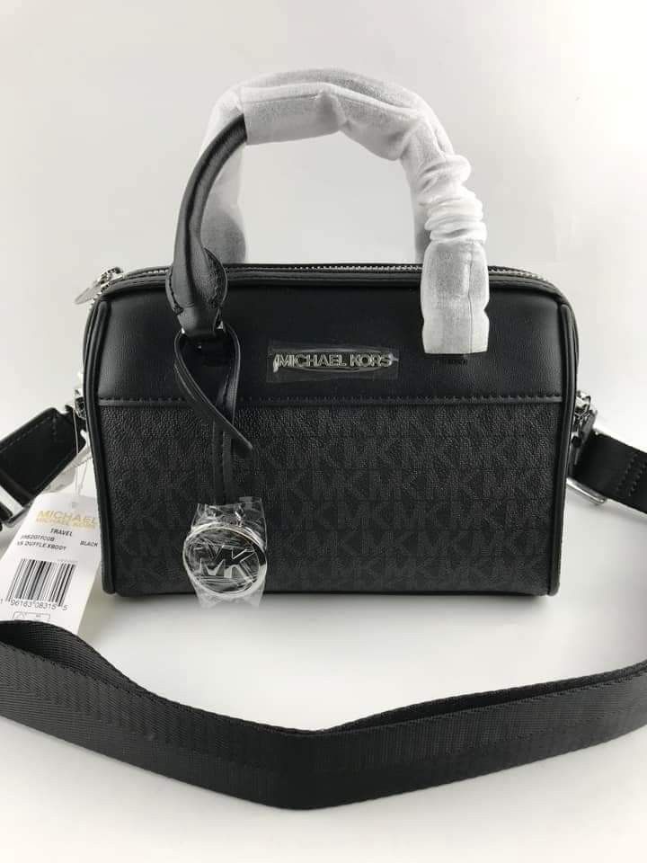🍀 MK XS Duffle ( Black & White) (Category: Luxury Bags & Wallets) located in Manila. Submitted by shan_kenz (Listing ID 1228223715, Image 1). Description: 🍀 MK XS Duffle ▪️ 7.5 (L) x 6"(H) x 4"(D) 💰 P2,400 ▪️Actual photo ▪️Plus SF.