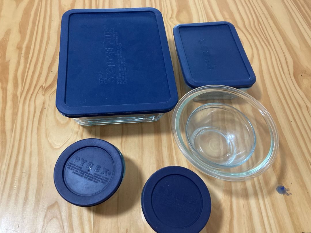 Assorted Pyrex (Category: Other Stationery & Craft) located in Singapore. Submitted by elayne8686 (Listing ID 1228152817, Image 1). Description: Large rectangular 26x20, small rectangle 20x14.5, round with lid 10cm diameter Everything $10 .