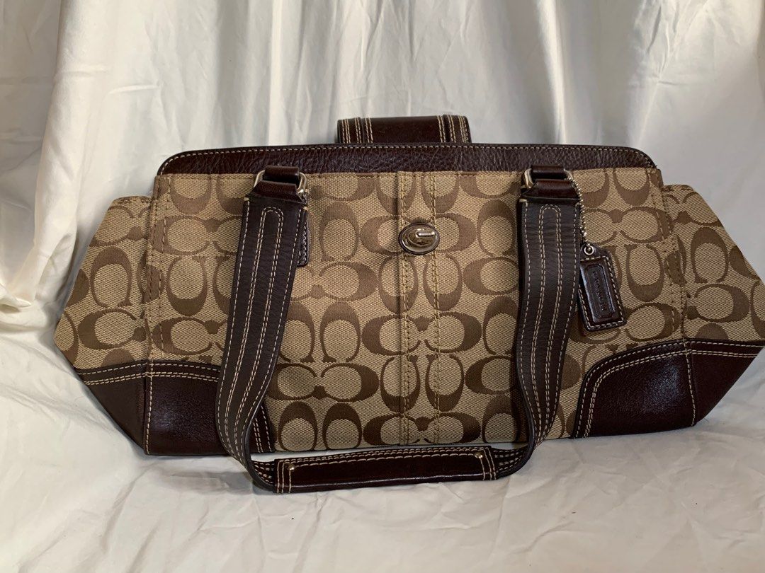 Authentic Coach Doctor’s Bag (Category: Luxury Bags & Wallets) located in Manila. Submitted by radvelarde (Listing ID 1228183361, Image 2). Description: — AUTHENTIC — Never been used — No tag — No Flaws or Issues.