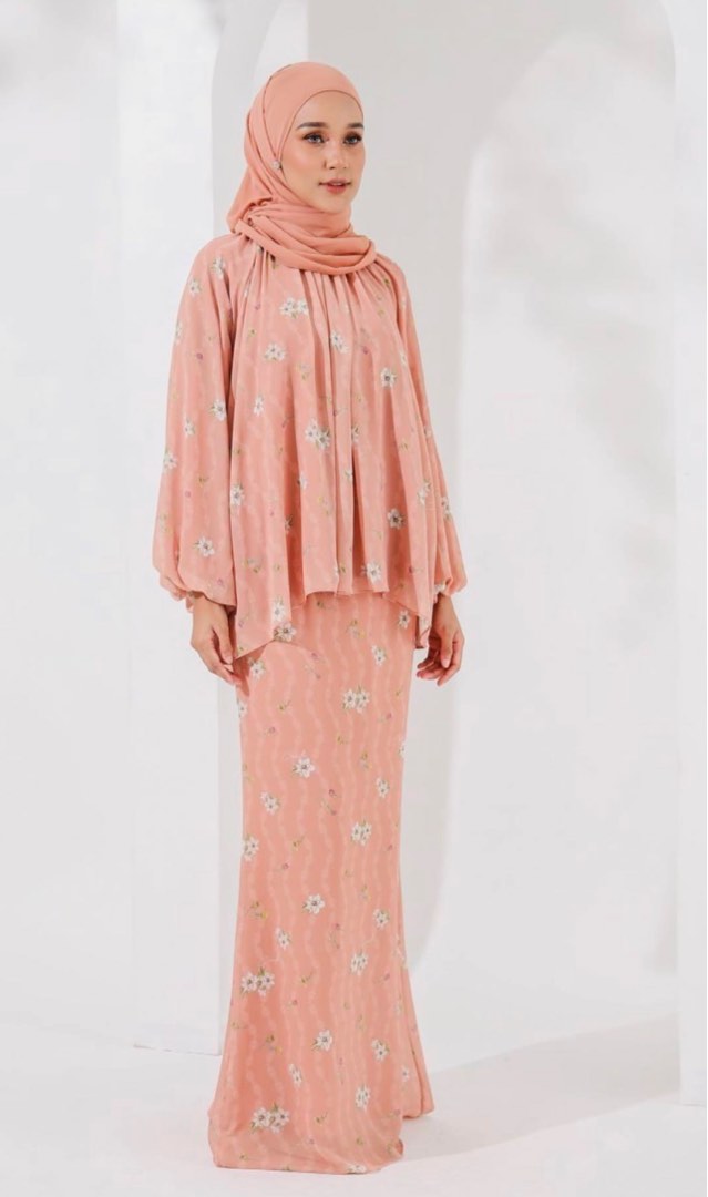 Camellia empire kurung, Women's Fashion, Muslimah Fashion, Baju Kurung ...