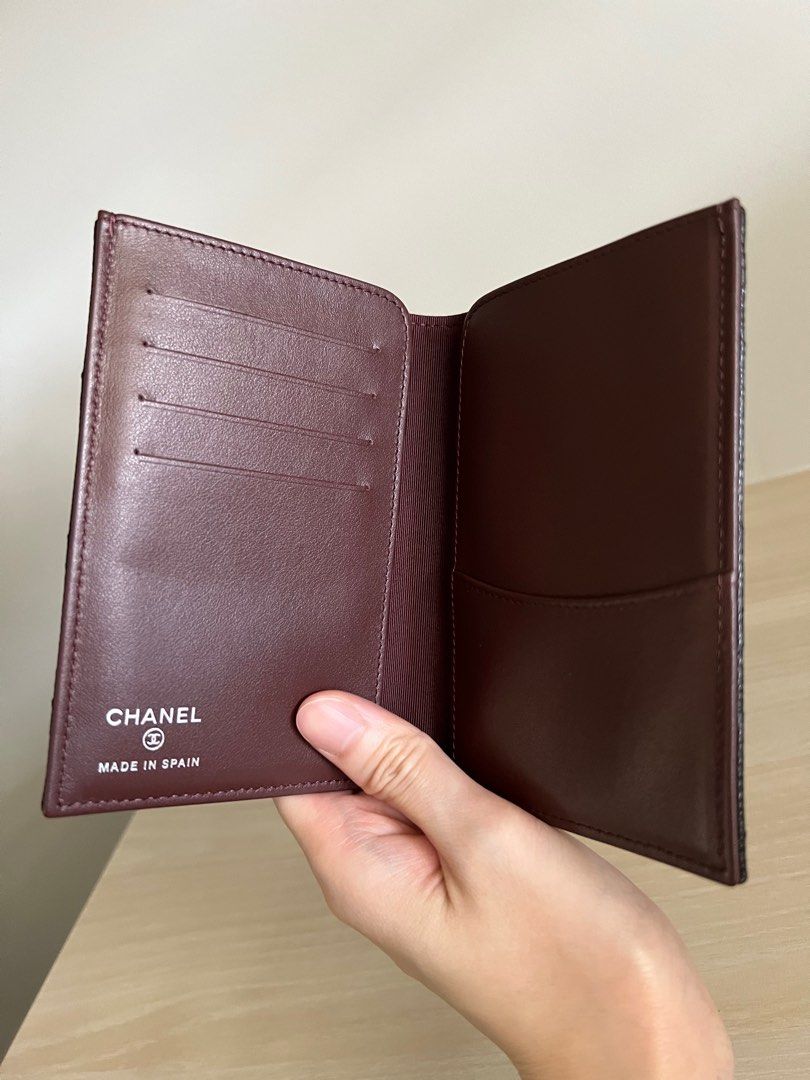 Chanel passport holder Dark red Leather ref.386265 - Joli Closet