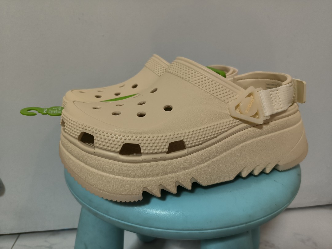 Crocs Hiker Xscape Clog M4W6, Women's Fashion, Footwear, Flipflops and ...