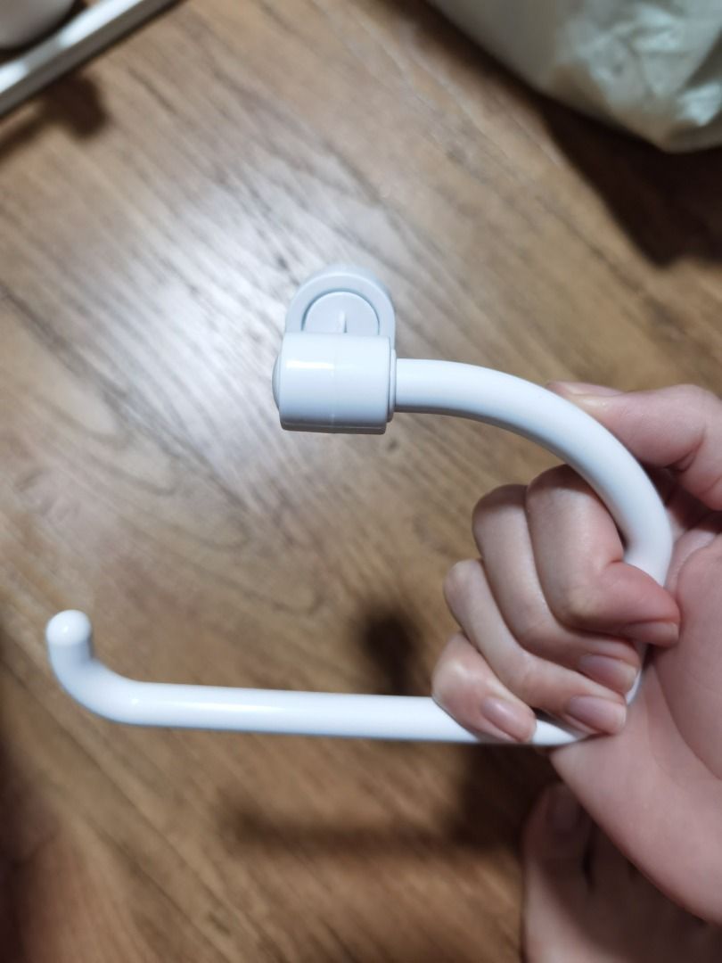 Daiso toilet roll holder, Furniture & Home Living, Home Improvement