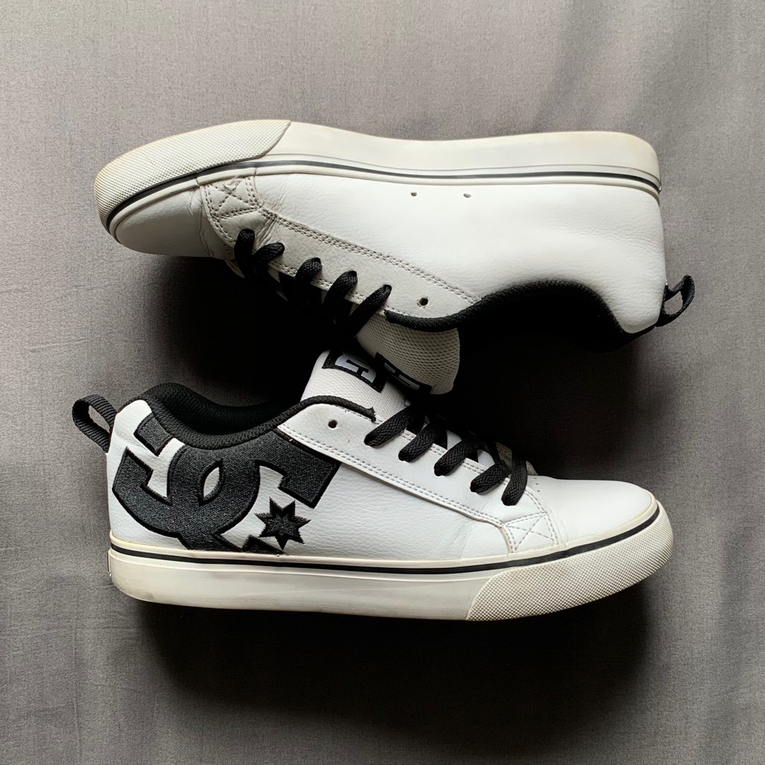 Dc shoes black white on Carousell