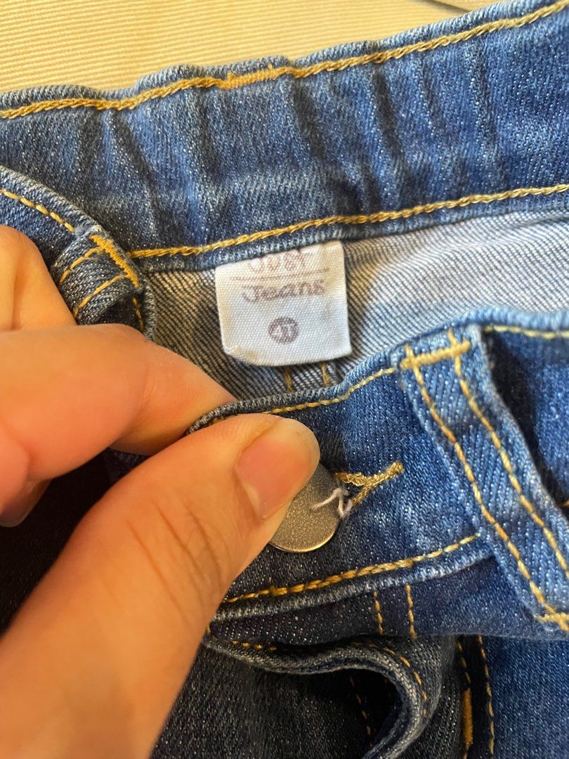 Distressed Jeans (4T) (Category: Babies & Kids Fashion) located in Paranaque City. Submitted by moedancing (Listing ID 1228085326, Image 2). Description: Never used, just washed Very nicely distressed Stretchy denim material .