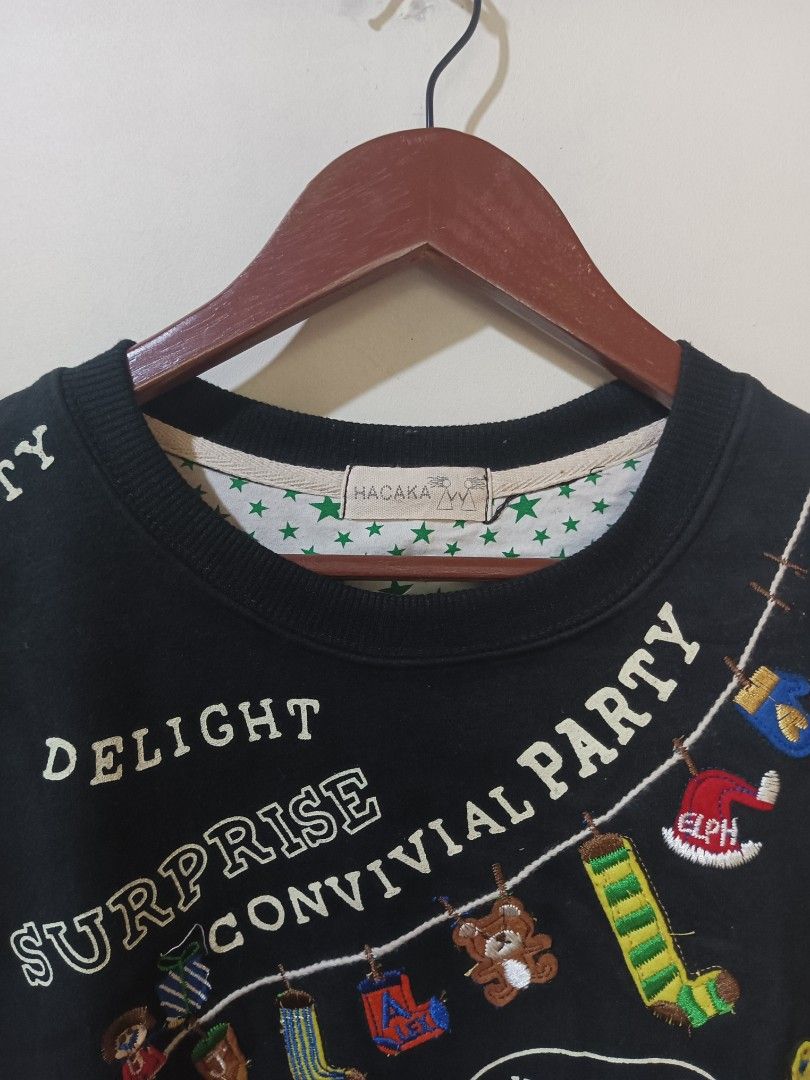 Festive Sweatshirt with side pockets for Women (Category: Coats, Jackets and Outerwear) located in Villasis. Submitted by irondan (Listing ID 1228072567, Image 3). Description: Width: 18" Length: 23" RFS: decluttering 𝘊𝘰𝘭𝘰𝘳 𝘮𝘢𝘺 𝘷𝘢𝘳𝘺 𝘥𝘶𝘦 𝘵𝘰 𝘭𝘪𝘨𝘩𝘵𝘪𝘯𝘨. 𝘐𝘵 𝘮𝘢𝘺 𝘣𝘦 𝘭𝘪𝘨𝘩𝘵𝘦𝘳 𝘰𝘳 𝘥𝘢𝘳𝘬𝘦𝘳 𝘪𝘯 𝘢𝘤𝘵𝘶𝘢𝘭. 𝘗𝘭𝘦𝘢𝘴𝘦 𝘮𝘢𝘯𝘢𝘨𝘦 𝘺𝘰𝘶𝘳 𝘦𝘹𝘱𝘦𝘤𝘵𝘢𝘵𝘪𝘰𝘯 𝘢𝘴 𝘺𝘰𝘶'𝘳𝘦 𝘥𝘦𝘢𝘭𝘪𝘯𝘨 𝘸𝘪𝘵𝘩 𝘱𝘳𝘦�