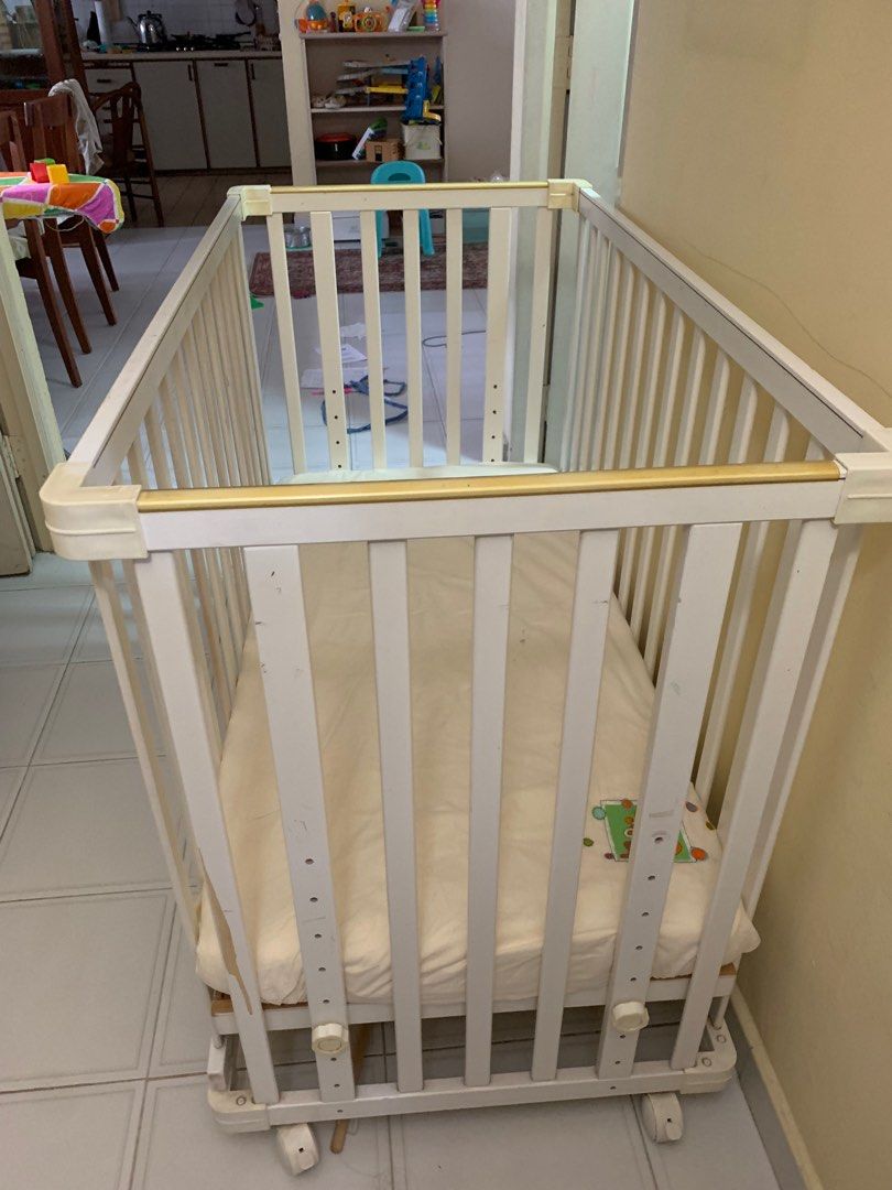 Free cot with wheels, Babies & Kids, Baby Nursery & Kids Furniture