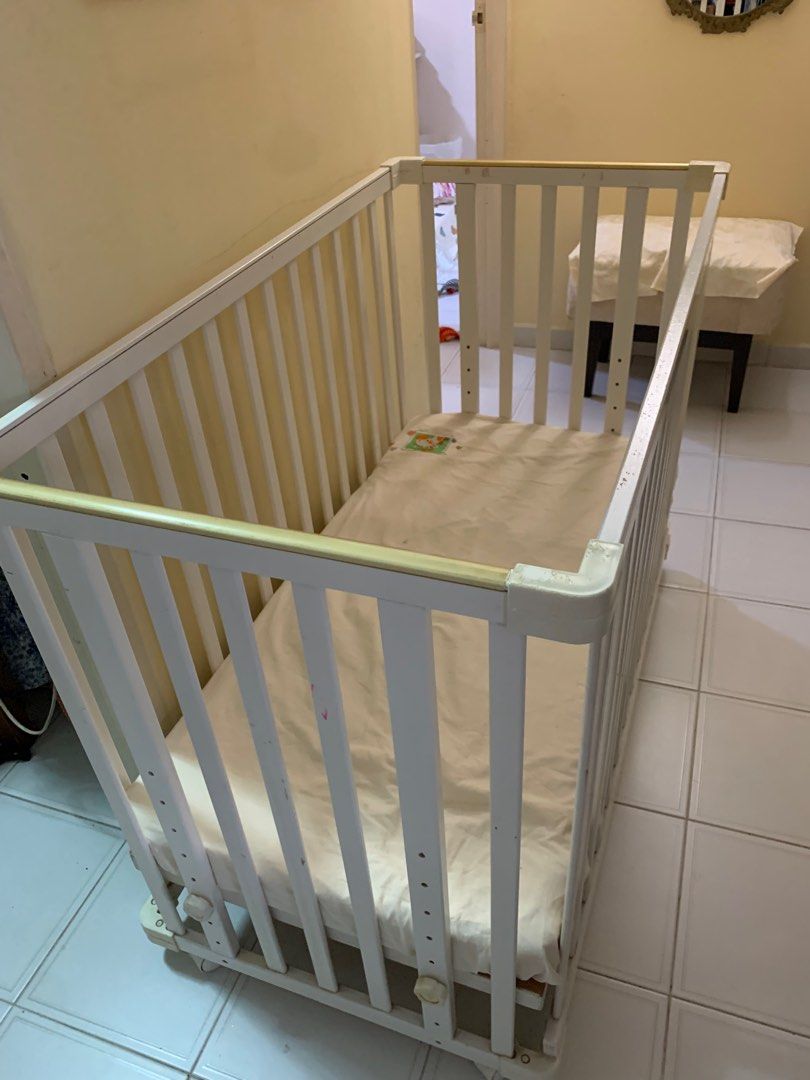 Free cot with wheels, Babies & Kids, Baby Nursery & Kids Furniture
