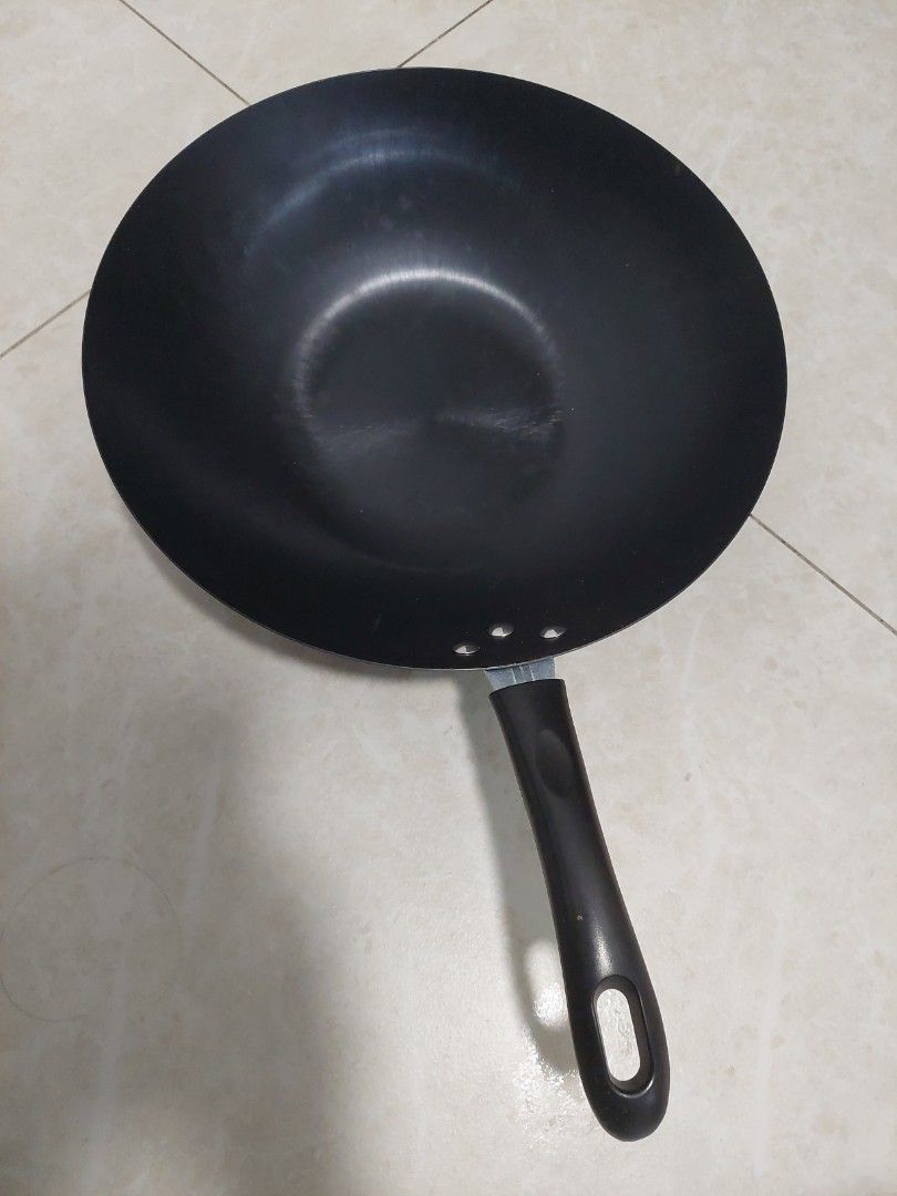 Frying Pan (Category: Cookware & Accessories) located in Singapore. Submitted by carmod (Listing ID 1228117579, Image 1). Description: .