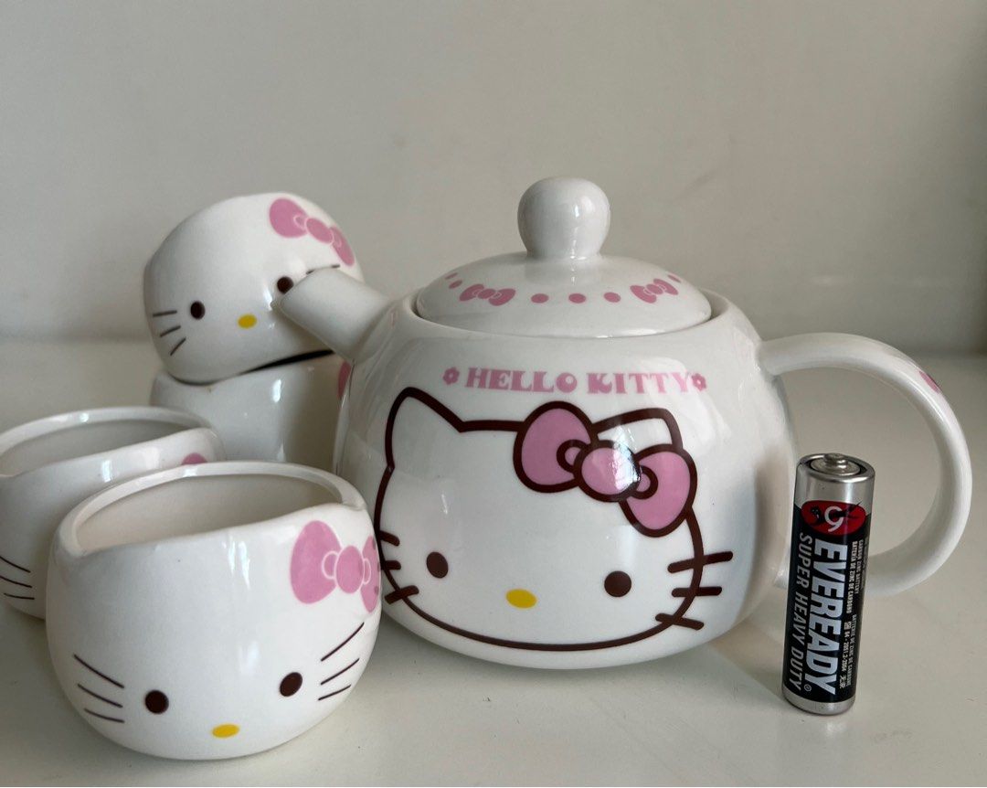 BN Sanrio Hello Kitty Teapot Set with 4 Tea Cups, Furniture & Home