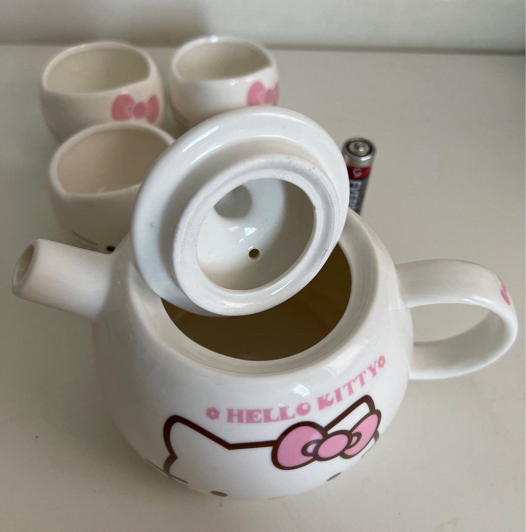 BN Sanrio Hello Kitty Teapot Set with 4 Tea Cups, Furniture & Home