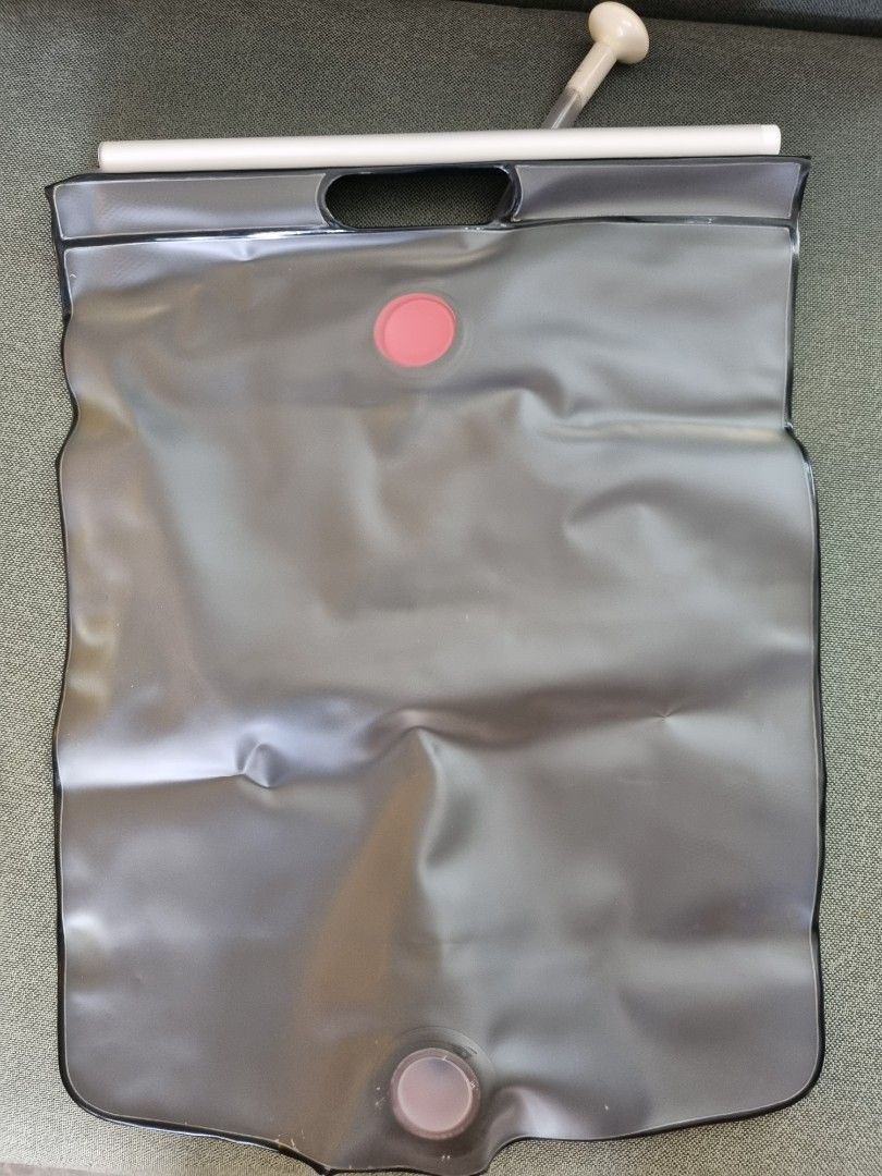 Hydrapak bladder & outdoor solar shower pack, Sports Equipment, Hiking