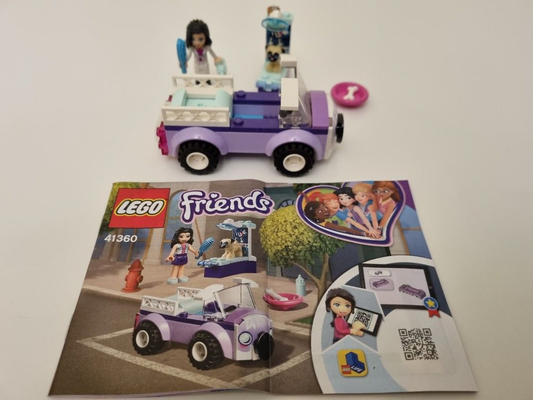 Emma's mobile 2025 vet clinic lego