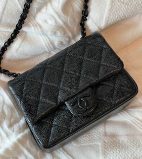 NIB 100%AUTH Chanel 23C Black Lambskin Pearl Crush Round Vanity Bag