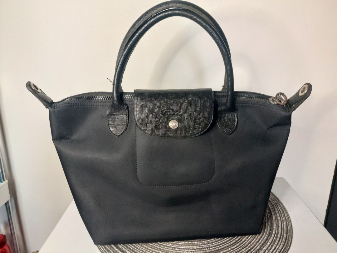 Longchamp Le pliage Medium, Luxury, Bags & Wallets on Carousell