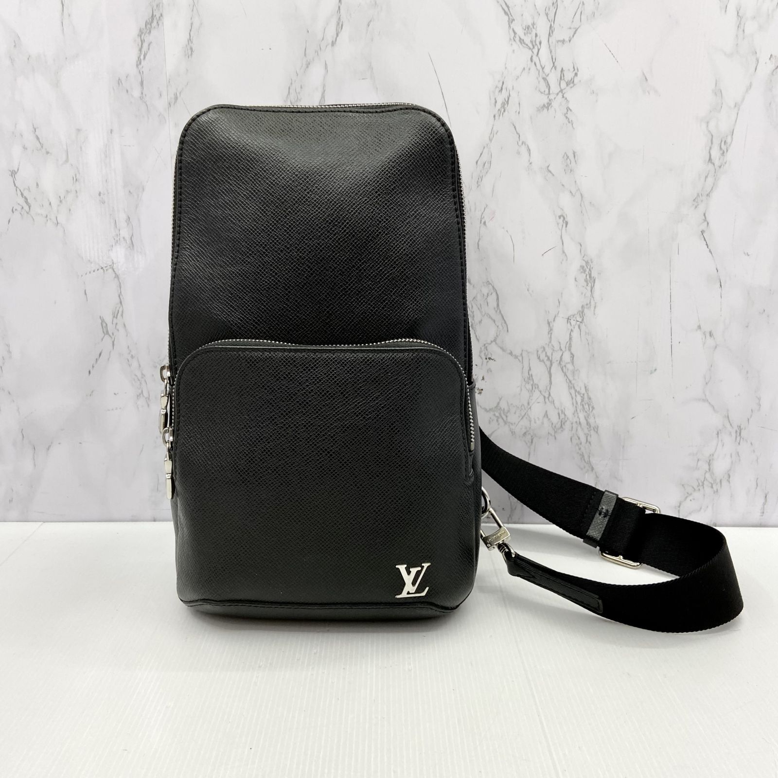 Louis Vuitton Avenue Slingbag NM Black Taiga