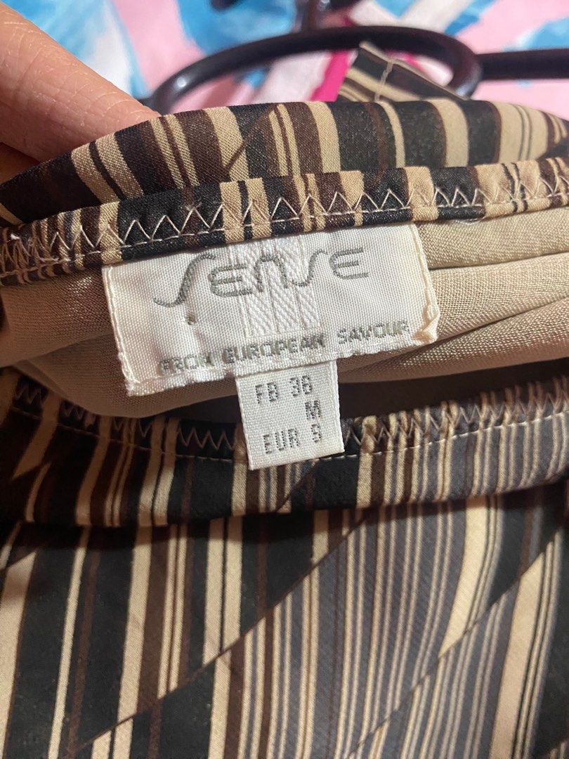 Midi Skirt (Category: Skirts) located in Quezon City. Submitted by shemboti (Listing ID 1228208945, Image 2). Description: Padala lang ito from europe. Never used because it’s big sa akin. MAGANDA. LIKE NEW. Waist: 26 inch.