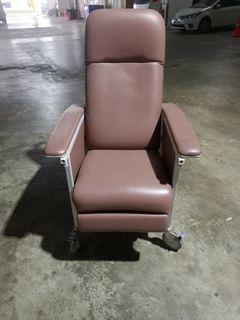 Mobile recliner geriatric chair /Hospital Chair