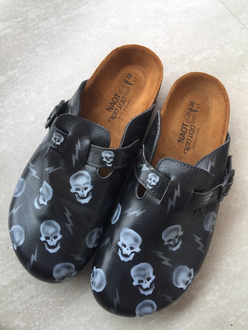Birkenstock shop skull clogs